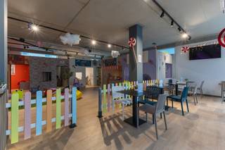 Immo Pické biedt U deze uiterst gunstig gelegen commerciële ruimte aan gelegen op één van de belangrijkste commerciële assen tussen Brussel en...