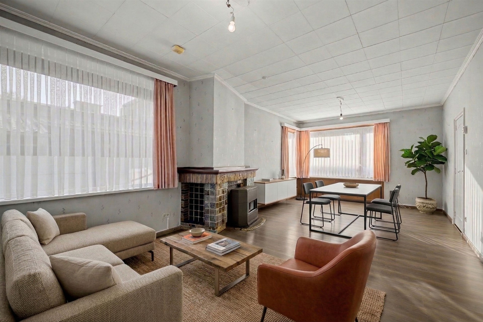 Uitstekend gelegen halfopen bebouwing met ruime oprit, 3 slaapkamers en uitgestrekte tuin - foto 4