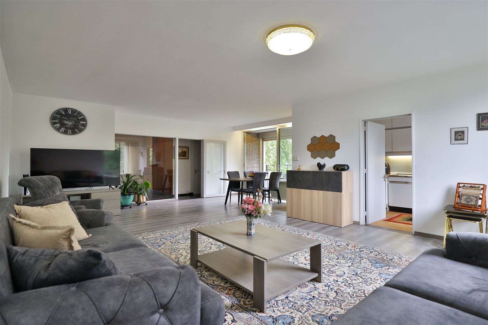 Zeer ruim 3-slpk. hoekapp. (140m²) + garagebox - foto 2