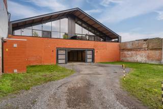 Ruime autostaanplaats van 38 m² in een beveiligd complex met elektrische poort, uitstekend bereikbaar en veilig. De staanplaats bevindt zich onder...