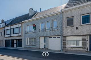 Ben jij op zoek naar een ruime gezinswoning met zonnepanelen, een geïsoleerd dak en een grote garage, gelegen in het hart van Oudenaarde?...