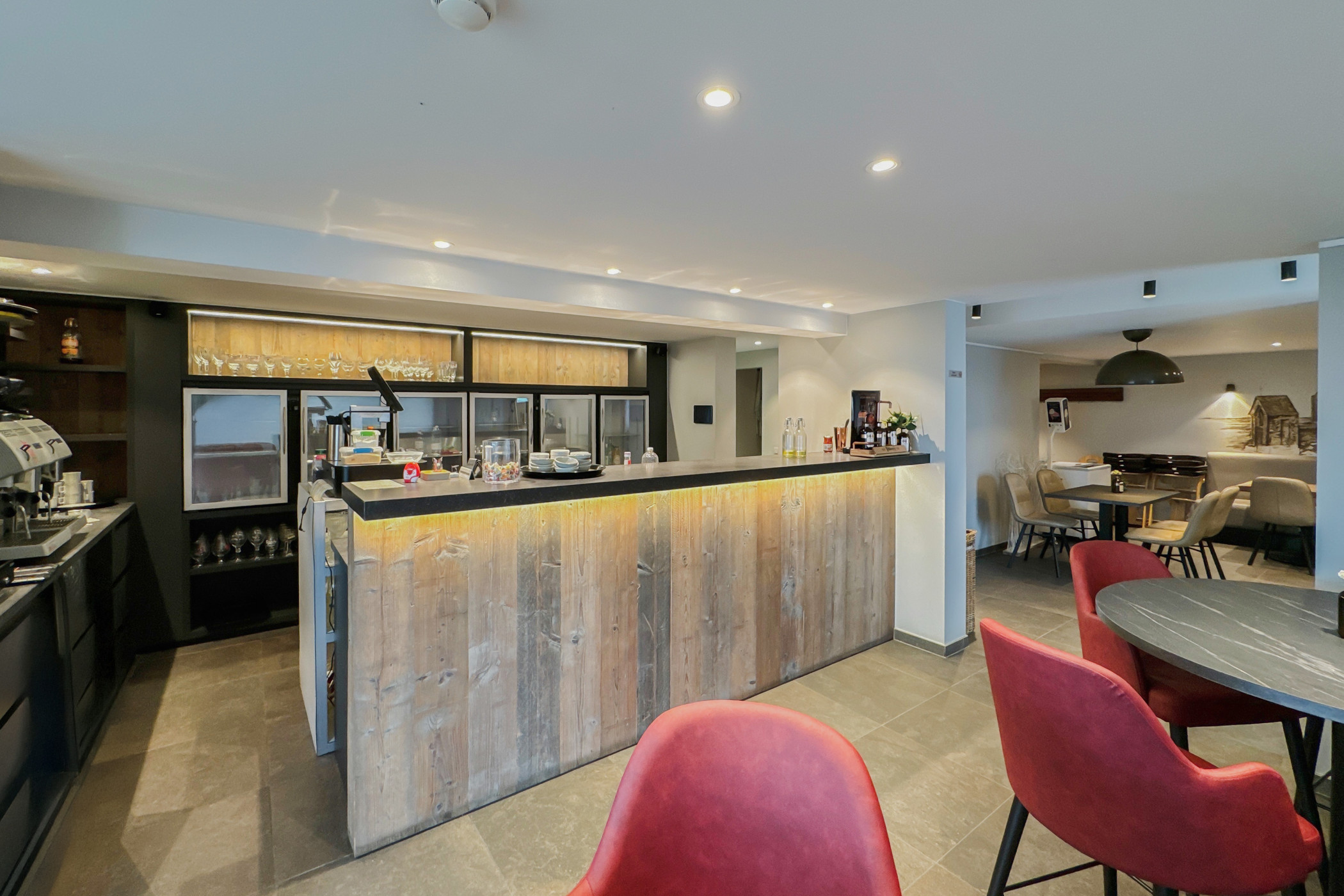 Energiezuinige horecazaak (EPC A) met terras en woonruimte op commerciële toplocatie - photo 2