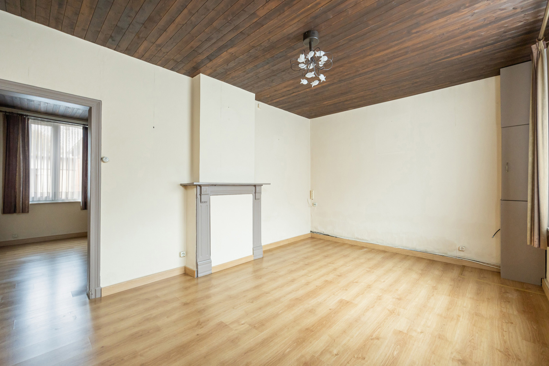 Halfopen woning met potentieel op gunstige locatie - foto 4