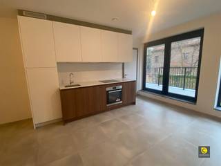 Modern 1 slaapkamer appartementDit recent gerenoveerd en modern 1 slaapkamer appartement is gelegen in een rustige fietsstraat. Diverse winkels zijn...