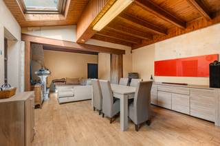 [[ DIT PAND NEEMT DEEL AAN DE ERA OPEN HUIZEN DAG OP 13/6 VAN 11:00 TOT 12:00 ]]
<p>Te koop: rijwoning in Maldegem, op korte afstand van het centrum en alle voorzieningen.</p>

<p> </p>

<p>Deze woning uit 1946 biedt een solide basis voor wie op zoek is naar een project. Gelegen aan de Vakekerkweg, bevindt u zich op wandelafstand van scholen, winkels, openbaar vervoer en het park. De woning beschikt over drie slaapkamers, een garage en een praktische indeling, ideaal voor gezinnen of koppels die hun eigen stempel willen drukken.</p>

<p> </p>

<p>Belangrijkste ruimtes:<br />• Woonkamer met natuurlijke lichtinval<br />• Keuken met dubbele spoelbak, elektrische kookplaat en ingemaakte kasten<br />• Drie slaapkamers<br />• Badkamer met enkel spoelbak en ligbad<br />• Wasplaats met aansluitingen voor wasmachine en droogkast<br />• Garage<br />• Koer<br />• Kelder</p>

<p> </p>

<p>Troeven:<br />• Ligging dicht bij het centrum van Maldegem<br />• Rijwoning met 3 slaapkamers en garage<br />• Ideaal project</p>

<p> </p>

<p>Neem vandaag nog contact op met uw ERA-makelaar voor een bezoek.</p>

<p> </p>

<p>JOUW DROOMHUIS. ZO GEVONDEN!</p>