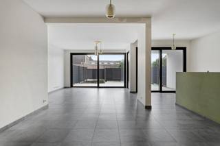 Modern gelijkvloers appartement met 2 slaapkamers in een kleinschalige residentie te Pittem.Dit hedendaagse appartement is ideaal gelegen op...