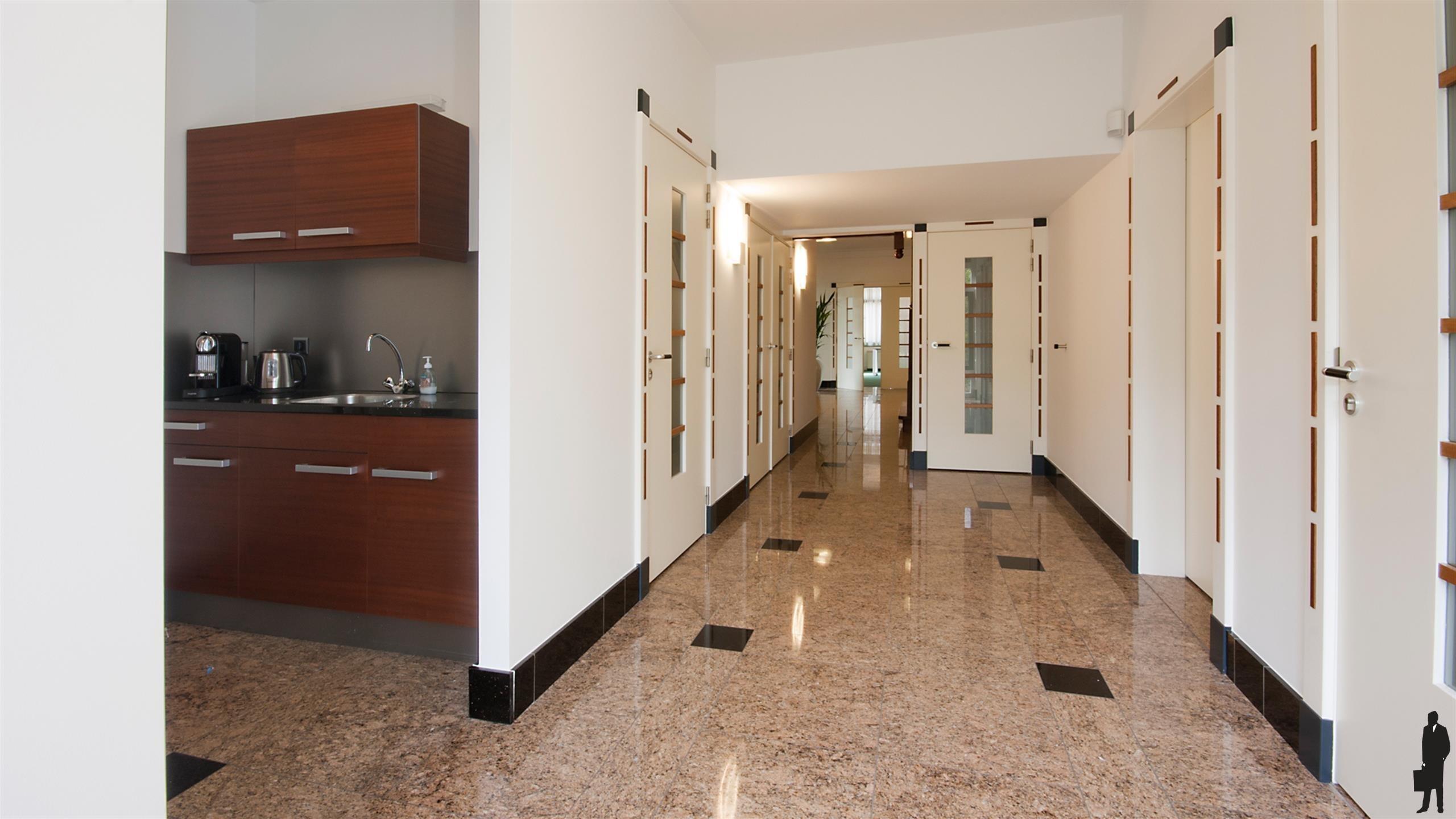 Kantoren 20 m² tot 260 m² te huur in Turnhout. Vanaf €280/mnd  - foto 4