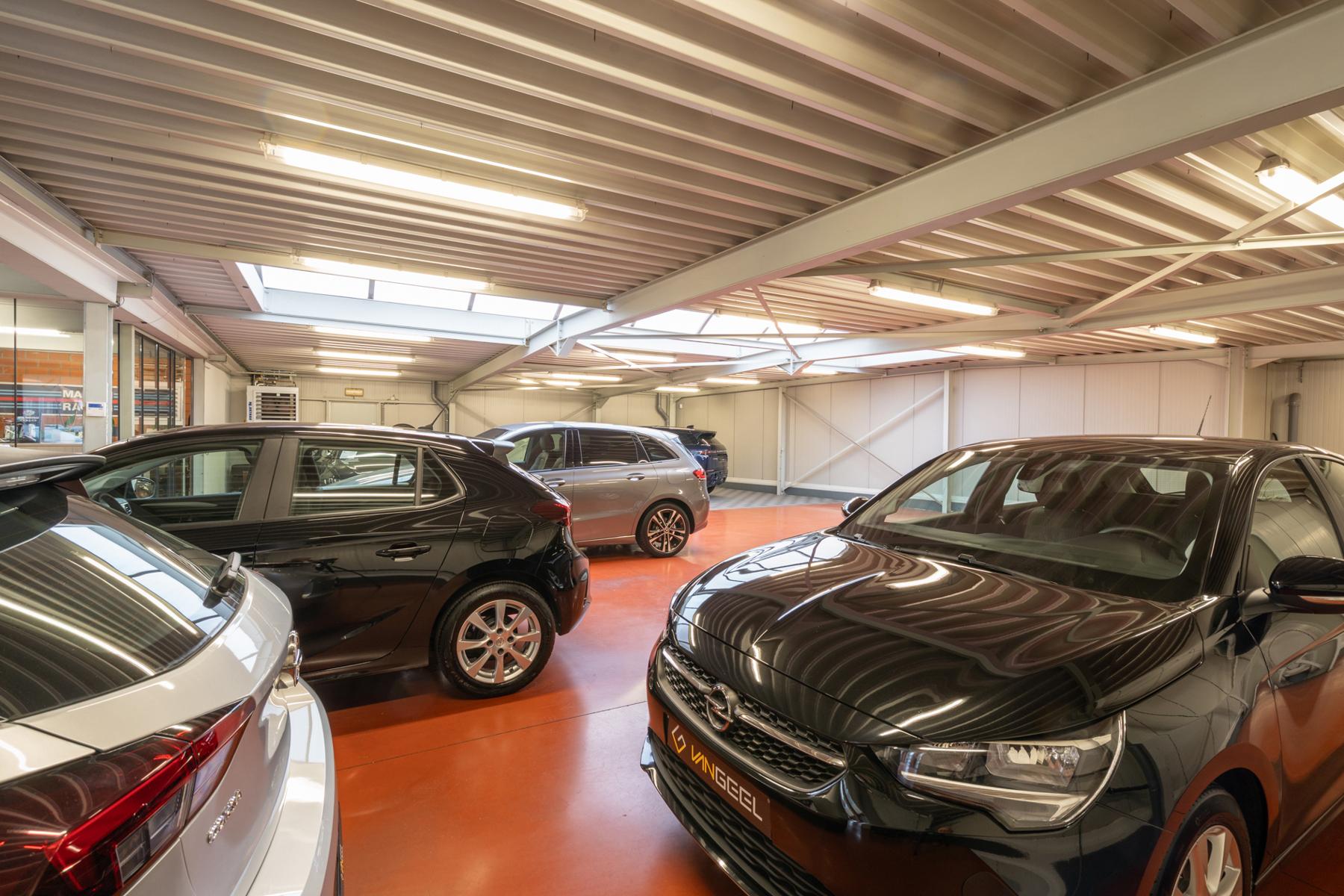 GELIJKVLOERS HANDELPAND MET MAGAZIJN - foto 4