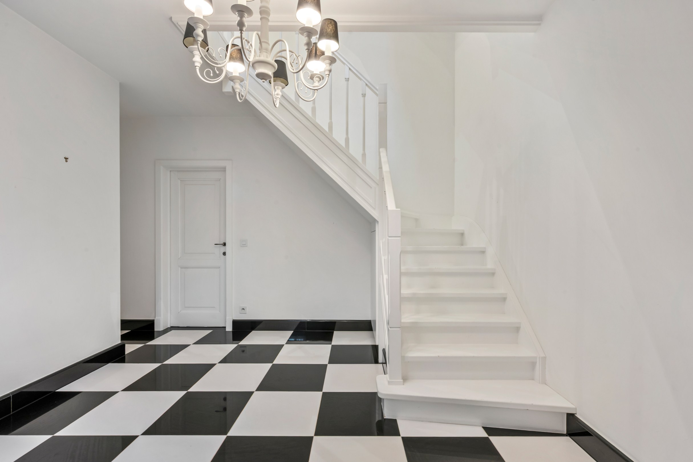 Klassieke, tijdloze villa op 2.162 m² met prachtig aangelegde tuin en bijgebouw te Schilde-Bergen - foto 4