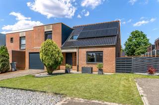 Volledig gerenoveerde HOB met 3 slaapkamers gelegen op een perceel van 4a16ca te Paal. Belangrijkste troeven:- centrale ligging in een rustig en...