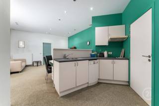 Dit pand biedt de perfecte kans om een ruim appartement te creëren in het hart van Oostende! Met enkele renovaties maak je van dit...