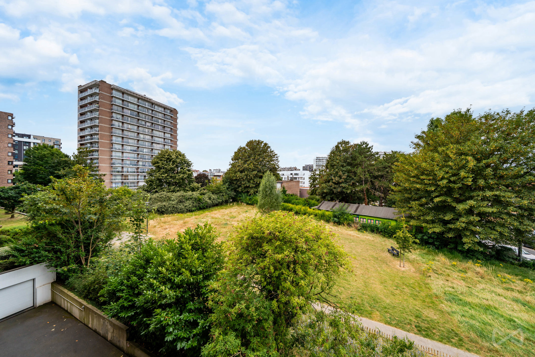 Evere - Mooi apt met 3 slaapkamers + terrassen en garages - foto 4