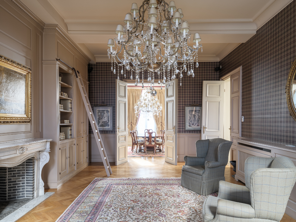 Indrukwekkend stadspaleis met imposant woonvolume, zwembad en parkeermogelijkheden - foto 5