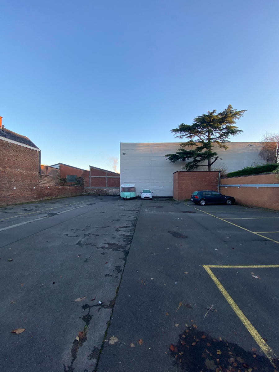 Privaat afgesloten staanplaatsen te huur nabij het centrum van Roeselare - foto 4