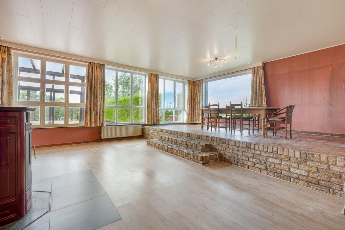 Three-bedroom house for sale with a sunny garden. - photo 4