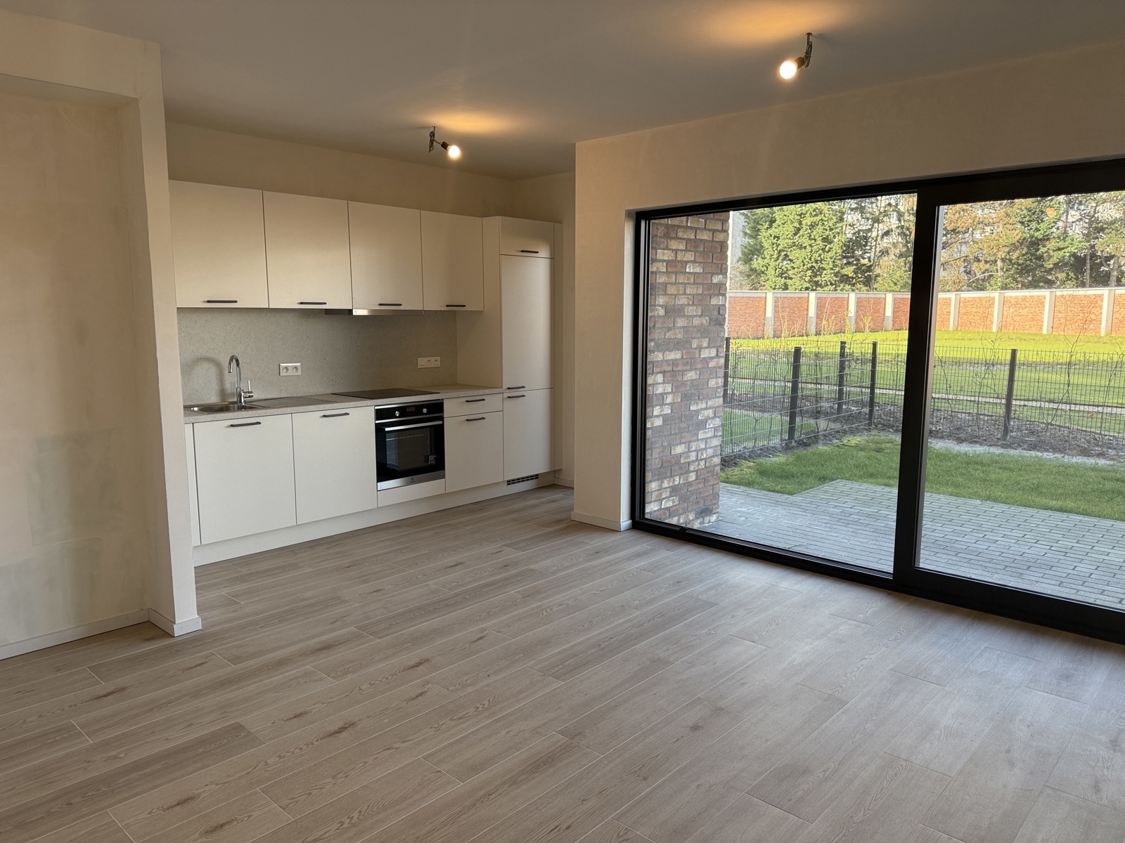 Praktisch ingerichte studio met privatieve tuin en terras - foto 2