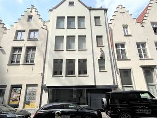In het harte van Antwerpen ligt dit brandschoon appartement met 3 slaapkamers op de 2 de verdieping. Het appartement heeft een ruime inkom met...