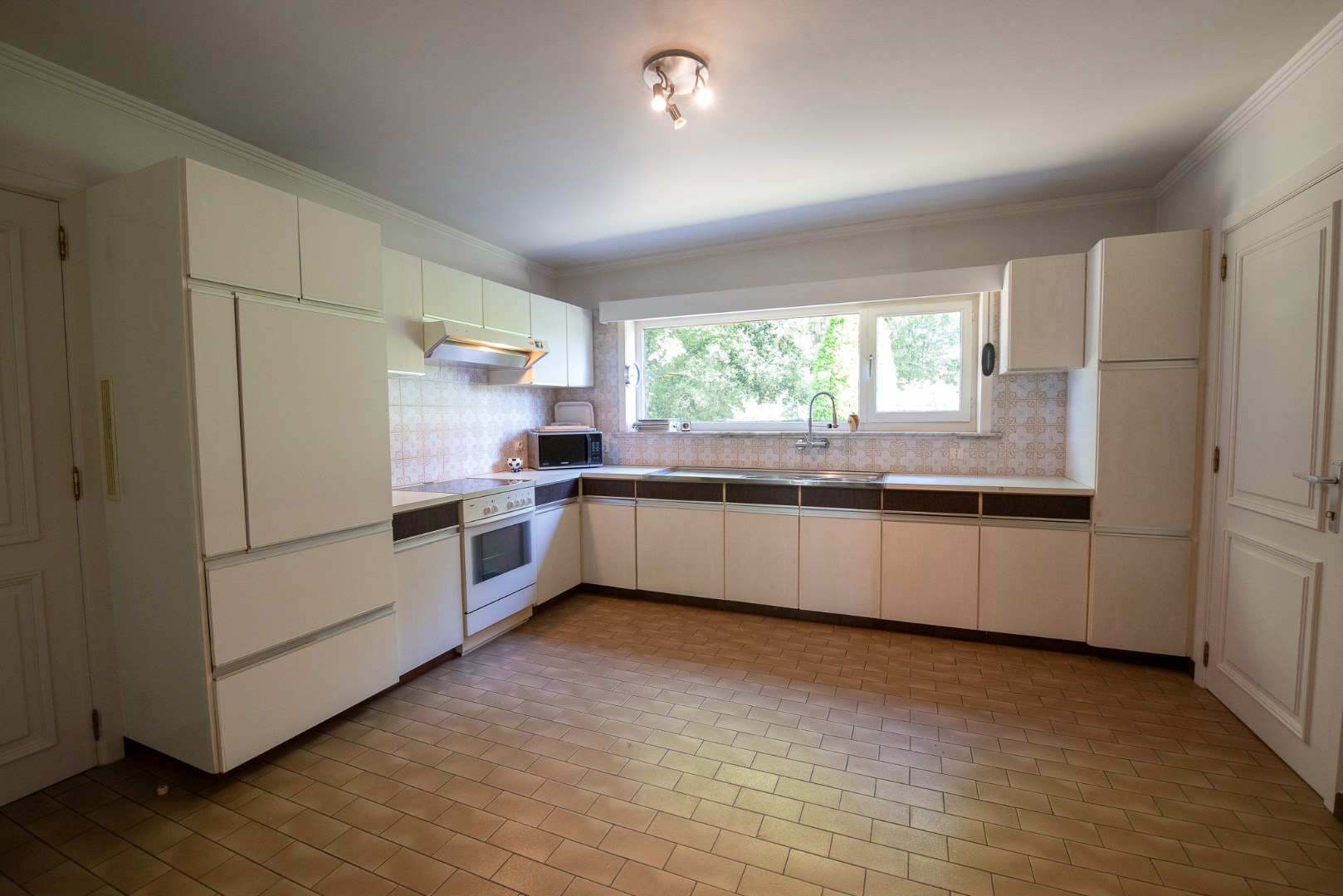 TE KOOP te Waregem: Ruime open bebouwing op 549m² met zeer gunstige ligging (SEV). - foto 5
