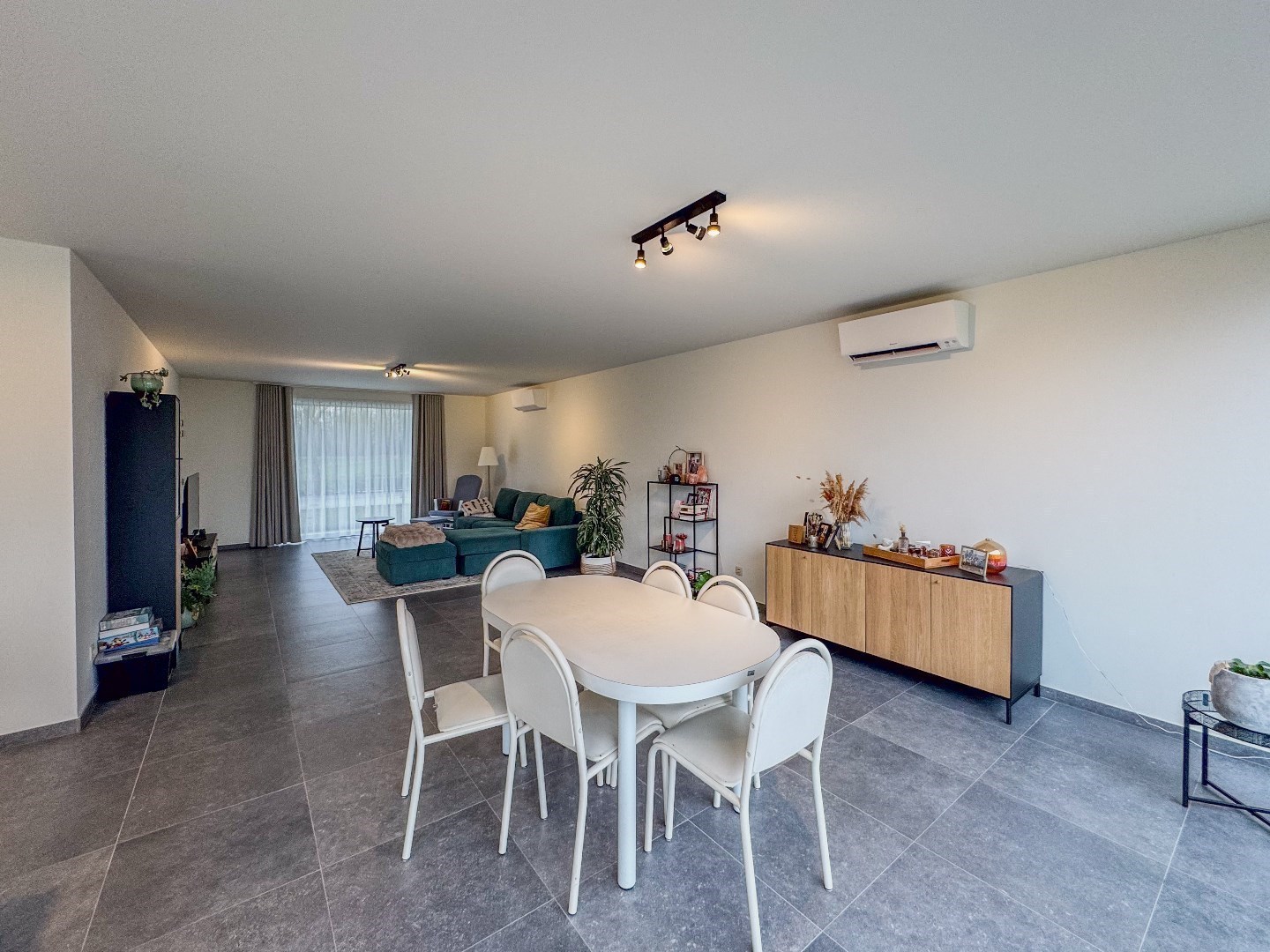 Prachtige nieuwbouwwoning met 3 slaapkamers, carport en tuin met tuinberging. - foto 5