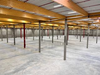 - magazijn   16.000m²- mezzanine 2.777m²- kantoor      525m²...