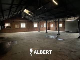 Volledig verhard bedrijventerrein van 16.795 m2 met loodsen en industriële tenten in Zonhoven.