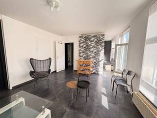 <p>Dit aangename 1-slaapkamerappartement biedt een praktische en comfortabele woonomgeving. De leefruimte geniet van een aangename indeling en sluit aan op de volledig uitgeruste keuken, voorzien van de nodige toestellen en kastruimte.<br /><br />Het <strong>appartement</strong> beschikt over één slaapkamer en een badkamer. In de badkamer is bovendien een aansluiting voorzien voor zowel een wasmachine als een droogkast, wat zorgt voor extra praktisch comfort.<br /><br />Het appartement is rustig gelegen, terwijl je toch op wandelafstand bent van het stadscentrum en het Eilandje, met tal van winkels, restaurants, openbaar vervoer en andere voorzieningen binnen handbereik.<br /><br />Het pand wordt verhuurd voor een beperkte duur en is beschikbaar <strong>tot 30 september 2028.</strong> Ben je op zoek naar een comfortabele tijdelijke woonoplossing op een uitstekende locatie, dan is dit appartement zeker een bezoek waard.<br /><br />huurprijs: <strong>€725/maand</strong> (elektriciteit & gast niet inbegrepen)<br />vaste kosten: <strong>€50/maand</strong> (algemene lasten + waterverbruik)</p>