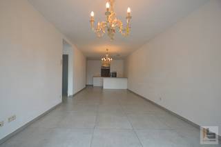 TE KOOP: Ruim en energiezuinig appartement met zonnig terras & ondergrondse autostaanplaats in het hart van Ronse (Hoogstraat 37)Ontdek dit recent en...