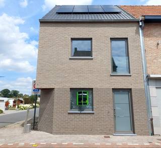 Te huur: Moderne hoekwoning - Statiestraat 51, ZulteDeze nieuwe, energiezuinige hoekwoning biedt een ruime woonkamer, open keuken met moderne...