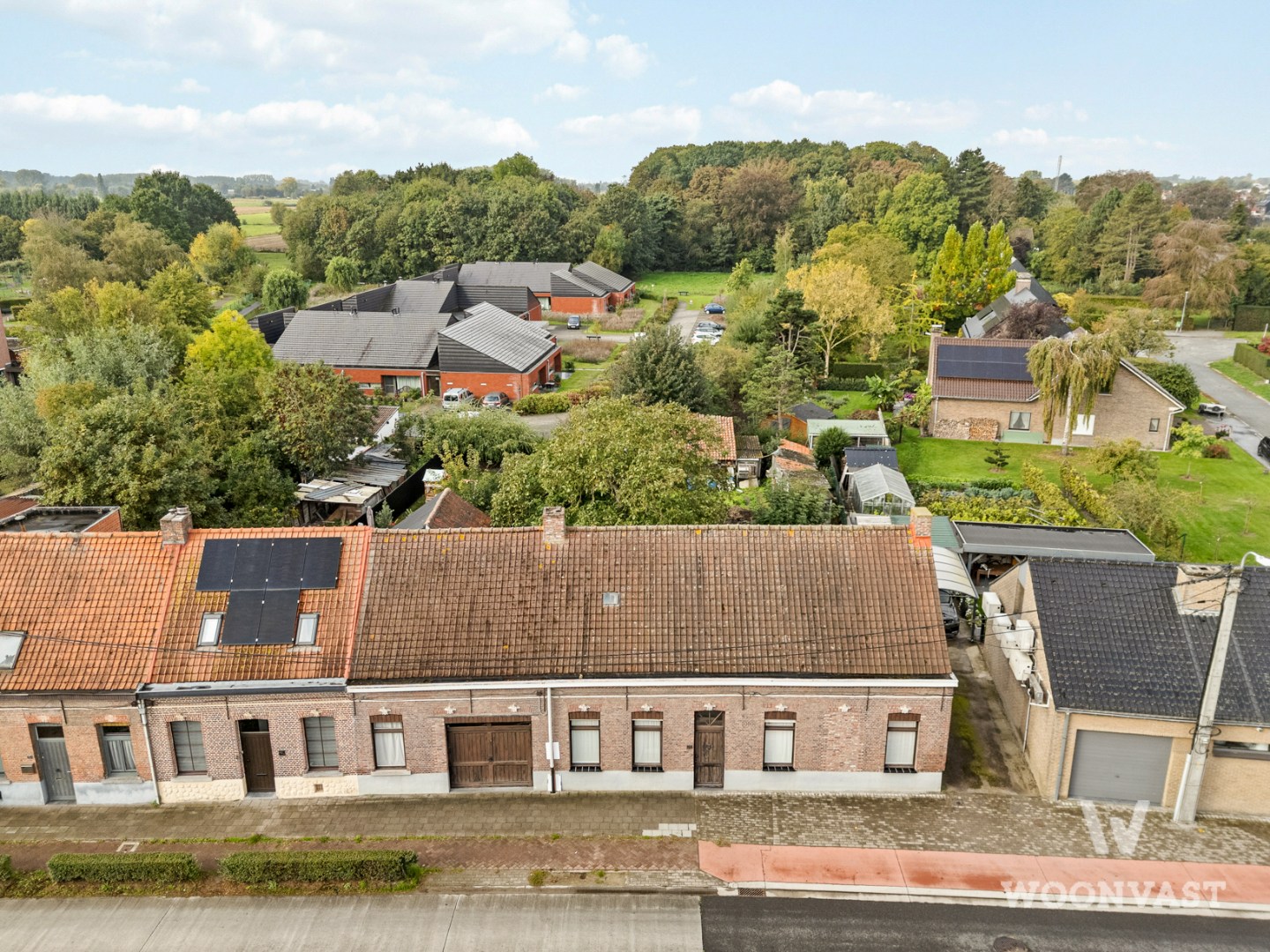 Ruime renovatiewoning met potentieel op perceel van 644m². - foto 3