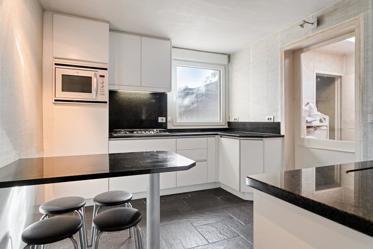 Spacious 5 bedroom home with lovely garden in Roeselare! - photo 5