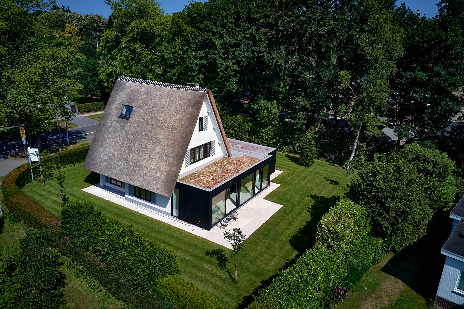 Te koop, tip top gerenoveerde villa met rieten dak - foto 3