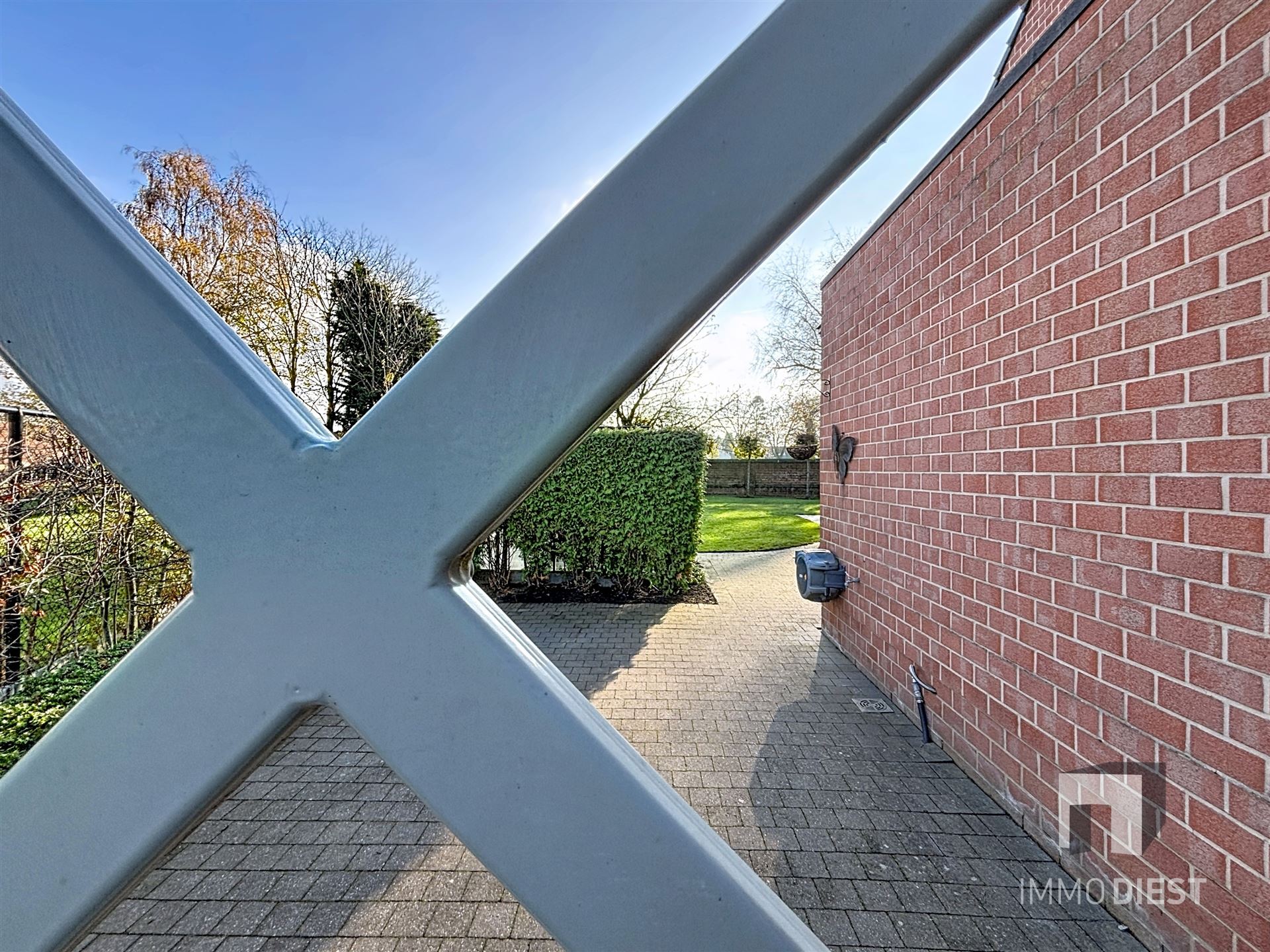 Perfecte gezinswoning in doodlopende straat met 3slpks en een mooie tuin - foto 3