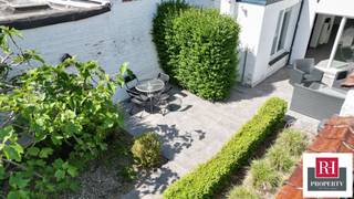 Strategic location, excellent visibility and green surroundings: the ideal premises for developing your business! Ideally located on a...