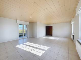 LIGGING: Deze charmante woning combineert absolute rust met een prachtig, weids uitzicht over het omliggende groene landschap van Knesselare. Op...