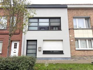 Gand - Muilaardstraat 16 : Vous cherchez une maison mitoyenne avec jardin ensoleillé à louer à Gand? Ce bien est peut-être fait pour vous. Les...