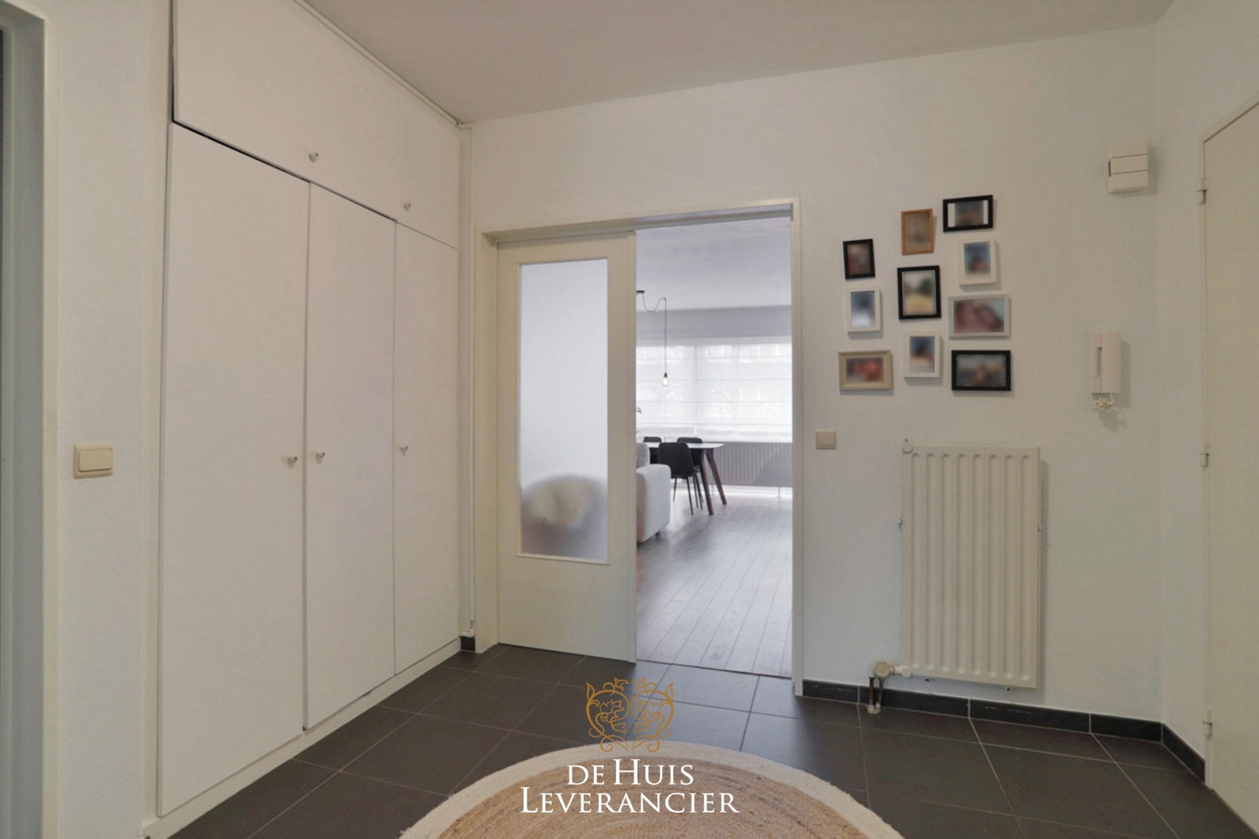 Volledig, stijlvol gerenoveerd 2-slpk appartement te huur in de Buizegemwijk te Edegem ! - foto 2