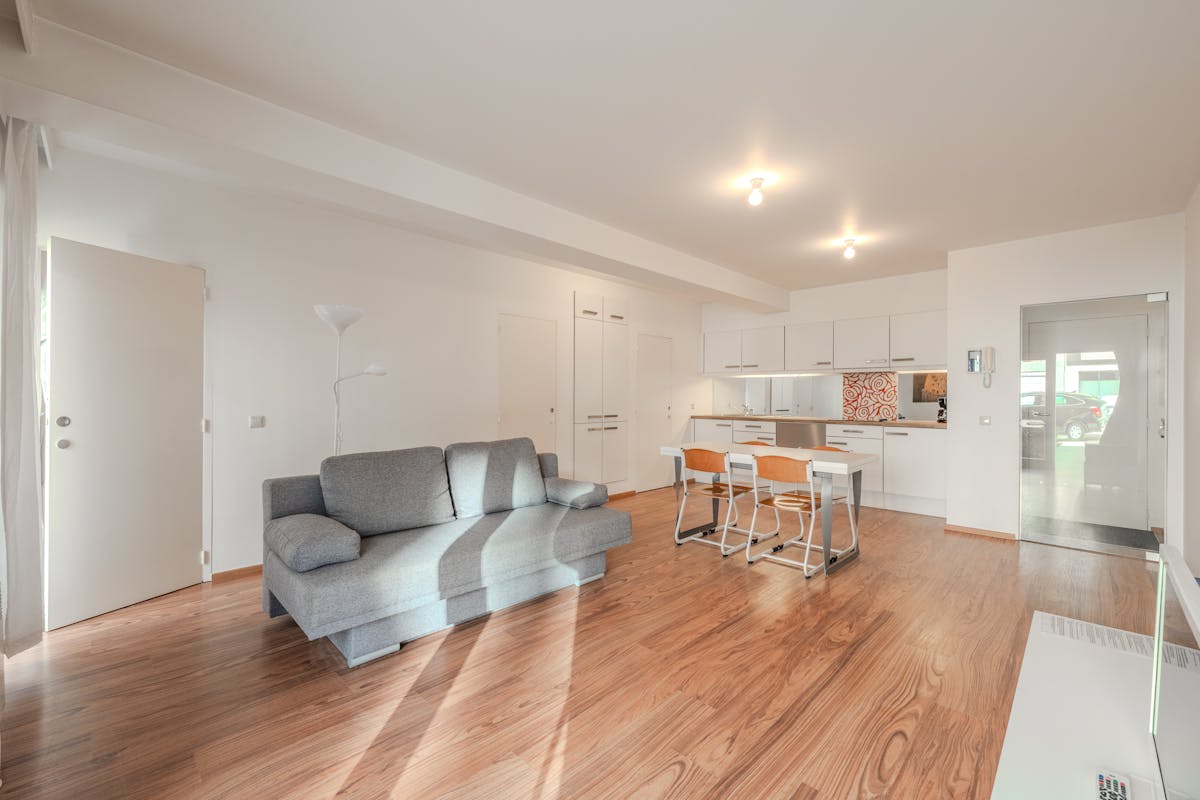 Instapklaar gelijkvloersappartement met één slaapkamer. - foto 2