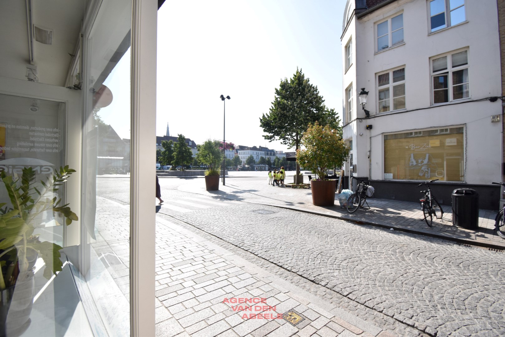 Opbrengsteigendom met 6 appartementen en commerciële handelsruimte - foto 2