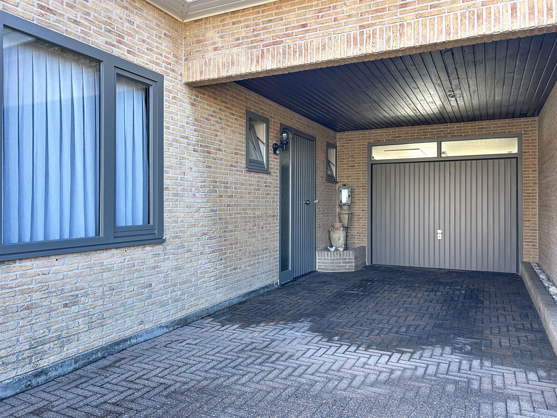 Half open gelijkvloers woning met garage en tuin - foto 4