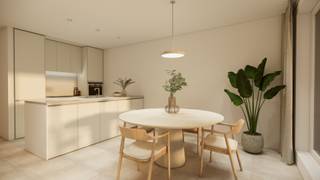 Residentie HB211 omvat 5 moderne appartementen, elk voorzien van een bovengrondse carport met privatieve berging. Het project bevindt zich op korte afstand van het centrum van Kapellen, met winkels, scholen en openbaar vervoer vlot bereikbaar. De appartementen zijn functioneel ingedeeld en beschikken over een aangename leefruimte met open keuken, praktische berging, badkamer en één of twee slaapkamers, afhankelijk van het appartement. De leefruimtes sluiten aan op een privatief terras. De terrassen aan de achterzijde zijn zuidoost gericht, waardoor optimaal wordt ingespeeld op lichtinval en buitenbeleving. Het gebouw wordt voorzien van een lift en de appartementen worden energiezuinig uitgevoerd met vloerverwarming in combinatie met een individuele lucht-waterwarmtepomp en een ventilatiesysteem type D met warmterecuperatie. Er is geen gasaansluiting voorzien. Bij ieder appartement hoort een carport met afzonderlijke privatieve berging. De buitenaanleg en gemeenschappelijke delen worden mee afgewerkt binnen het totaalproject. Een interessant nieuwbouwproject voor wie op zoek is naar energiezuinig en comfortabel wonen in een kleinschalige residentie op een centrale locatie in Kapellen. Verkoopprijzen exclusief btw, registratierechten en notariskosten.