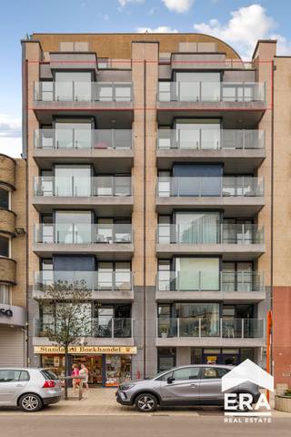 De Panne: Uniek en luxueus appartement met panoramisch zicht: Dit uniek appartement van maar liefst 240m², is gelegen op de 6de verdieping van de...