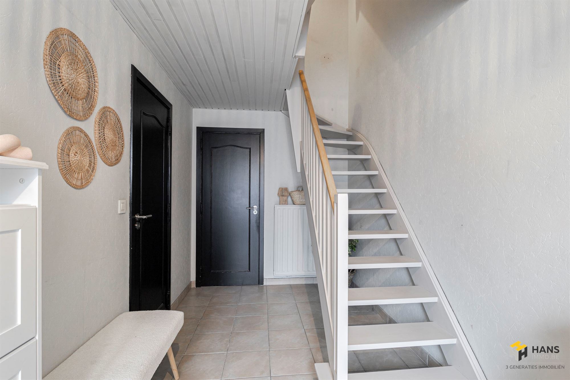 Instapklare bel-etage (130 m²) met 3 slaapkamers en zuid-west-georiënteerde tuin (90 m²) en terras (20 m²) in Kapellen. - foto 2