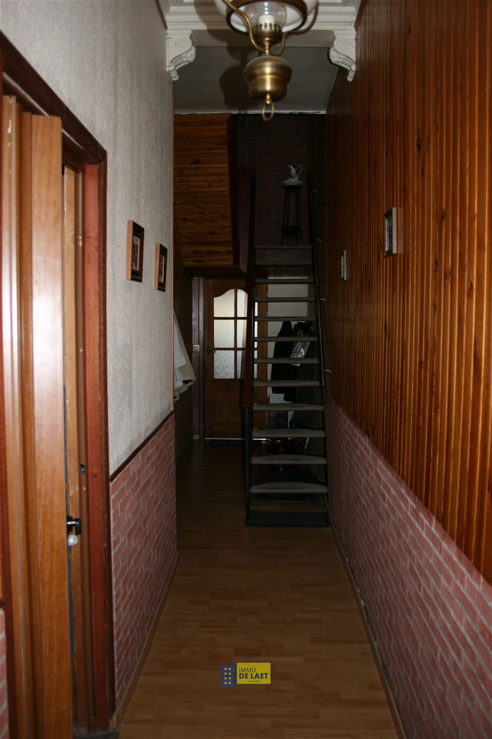 Volledig te renoveren woning met 3 slp's en mooie zonnige tuin - foto 2