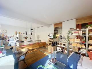 <p><strong><span>SCHAERBEEK – Nabij het Gaucheretplein | LOFT met 1 slaapkamer ±78 m²</span></strong></p>
<p><strong><span>Een echte aanrader!</span></strong><span> Ontdek dit charmante appartement op de 1e verdieping van een gerenoveerd gebouw, gelegen in een rustige en residentiële omgeving, vlak bij het Gaucheretplein en alle voorzieningen, het stadscentrum en groene ruimtes.</span></p>
<p><span>Het appartement bestaat uit een </span><strong><span>inkomhal</span></strong><span>, een aangename </span><strong><span>leefruimte</span></strong><span>, een </span><strong><span>volledig uitgeruste keuken</span></strong><span>, een </span><strong><span>slaapkamer</span></strong><span>, een </span><strong><span>gerenoveerde badkamer</span></strong><span> en een apart toilet.</span></p>
<p><span>Daarnaast beschikt het appartement over talrijke </span><strong><span>opbergmogelijkheden</span></strong><span>, een </span><strong><span>fietsenberging</span></strong><span> en </span><strong><span>individuele gasverwarming met condensatieketel en vloerverwarming</span></strong><span>. Individuele elektriciteitsmeter met dag- en nachttarief.</span></p>
<p><span>Het gebouw werd rond 2004 gerenoveerd en biedt een </span><strong><span>gezellige en familiale sfeer</span></strong><span>, met voornamelijk eigenaar-bewoners.</span></p>
<p><span>📍 </span><strong><span>Ideale ligging:</span></strong><span> rustige en residentiële buurt, vlak bij het Gaucheretplein, winkels, openbaar vervoer en alle lokale voorzieningen.</span></p>
<p><span>💰 </span><strong><span>Huurprijs: €1.150/maand</span></strong><br /><span>➕ </span><strong><span>Gemeenschappelijke lasten: €100/maand</span></strong><br /><span>🔥 Gas en elektriciteit zijn ten laste van de huurder.</span><br /><span>🚗 Mogelijkheid om een </span><strong><span>parkeerplaats te huren als optie</span></strong><span>, onder voorbehoud van beschikbaarheid, voor </span><strong><span>€120/maand</span></strong><span>.</span></p>
<p><span>📅 </span><strong><span>Binnenkort beschikbaar</span></strong><span>, idealiter vanaf midden oktober / 1 december.</span></p>
<p><strong><span>Bezoeken uitsluitend op afspraak.</span></strong></p>
<p><strong><span>Olivier Halleux – We Invest Bruxelles-Europe</span></strong><br /><span>📞 </span><strong><span>+32 486 688 625</span></strong><br /><span>✉️ </span><strong><span>olivier.halleux@weinvest.be</span></strong></p>
<p><span>Een warm en functioneel appartement, ideaal voor een alleenstaande of een koppel dat op zoek is naar een comfortabele woning in een praktische en goed gelegen buurt van Schaarbeek.</span></p>