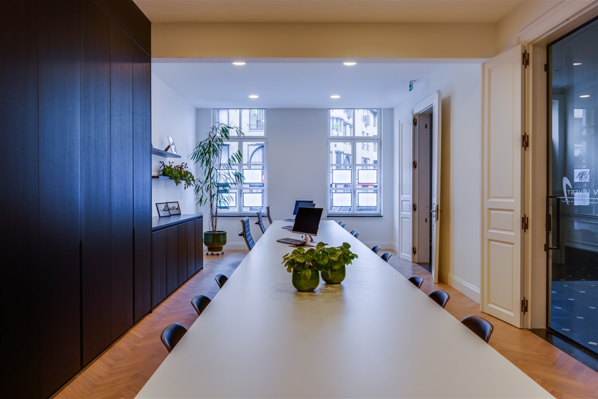 Representatief kantoor- of handelspand op topligging aan het Keizersplein in Aalst - foto 3