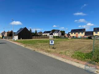 Perceel bouwgrond voor half-open bebouwing (kavel 3) - met een oppervlakte van 487m². Rustige ligging in Lombardsijde-dorp. Kortbij verschillende...