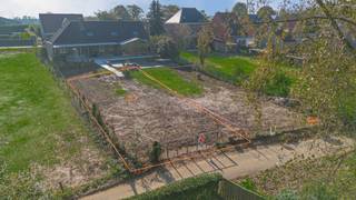 SMETLEDE - Bouwgrond, geschikt voor halfopen bebouwing, in een uiterst rustige straat op een perceel van 3a2ca (lot 3 op het verkavelingsplan).Dit...