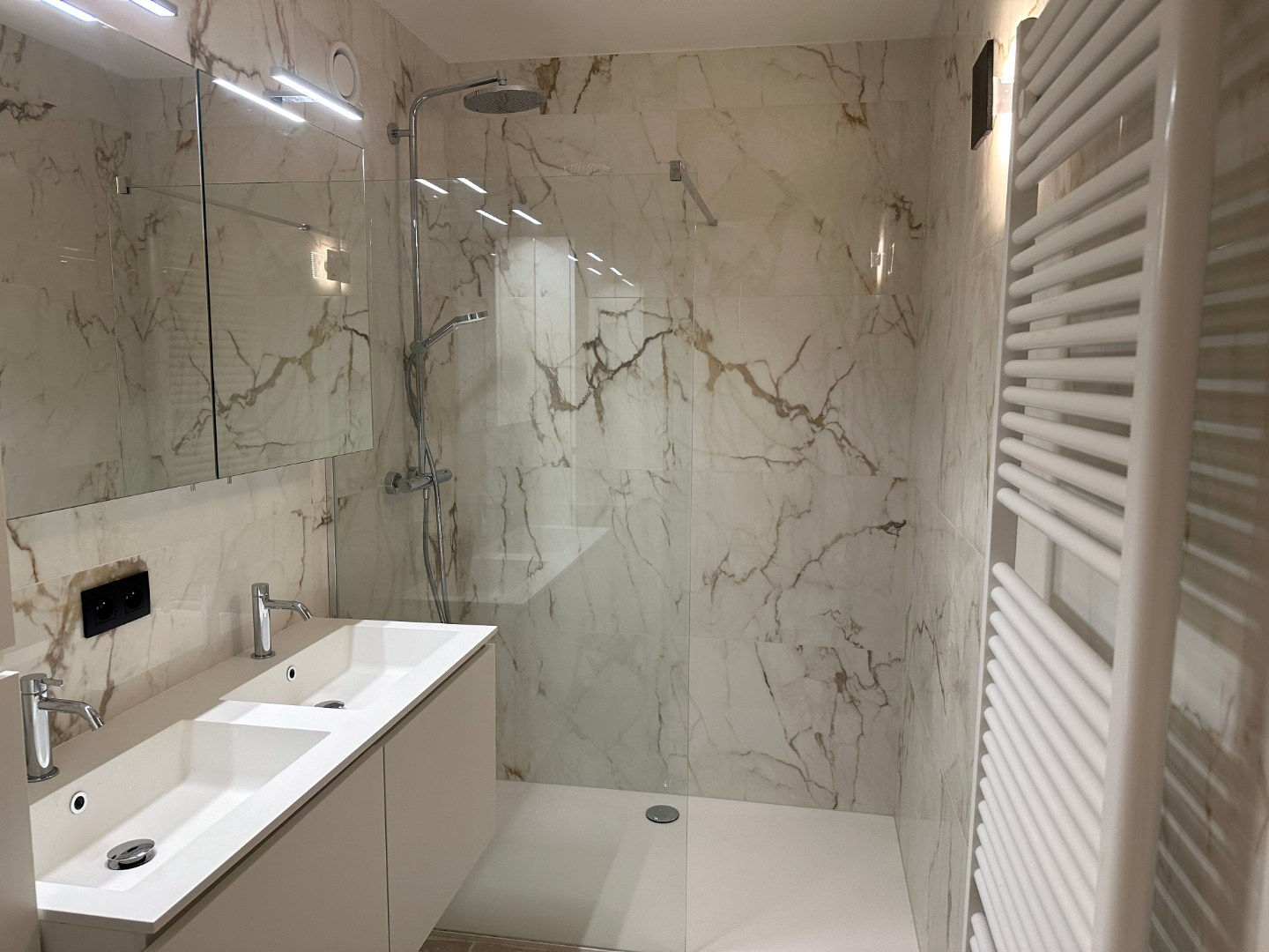 Exclusief luxe   3 slpk.  appartement met frontaal zeezicht en centraal op Zeedijk .    3  terrassen !  Direct aan het strand op topligging! - foto 5