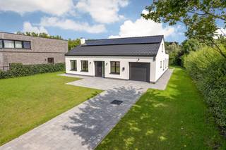  Deze gerenoveerde villa heeft te veel troeven voor één zoekertje. Je krijgt hier 180m² bewoonbare oppervlakte, een hoogwaardige afwerking en...