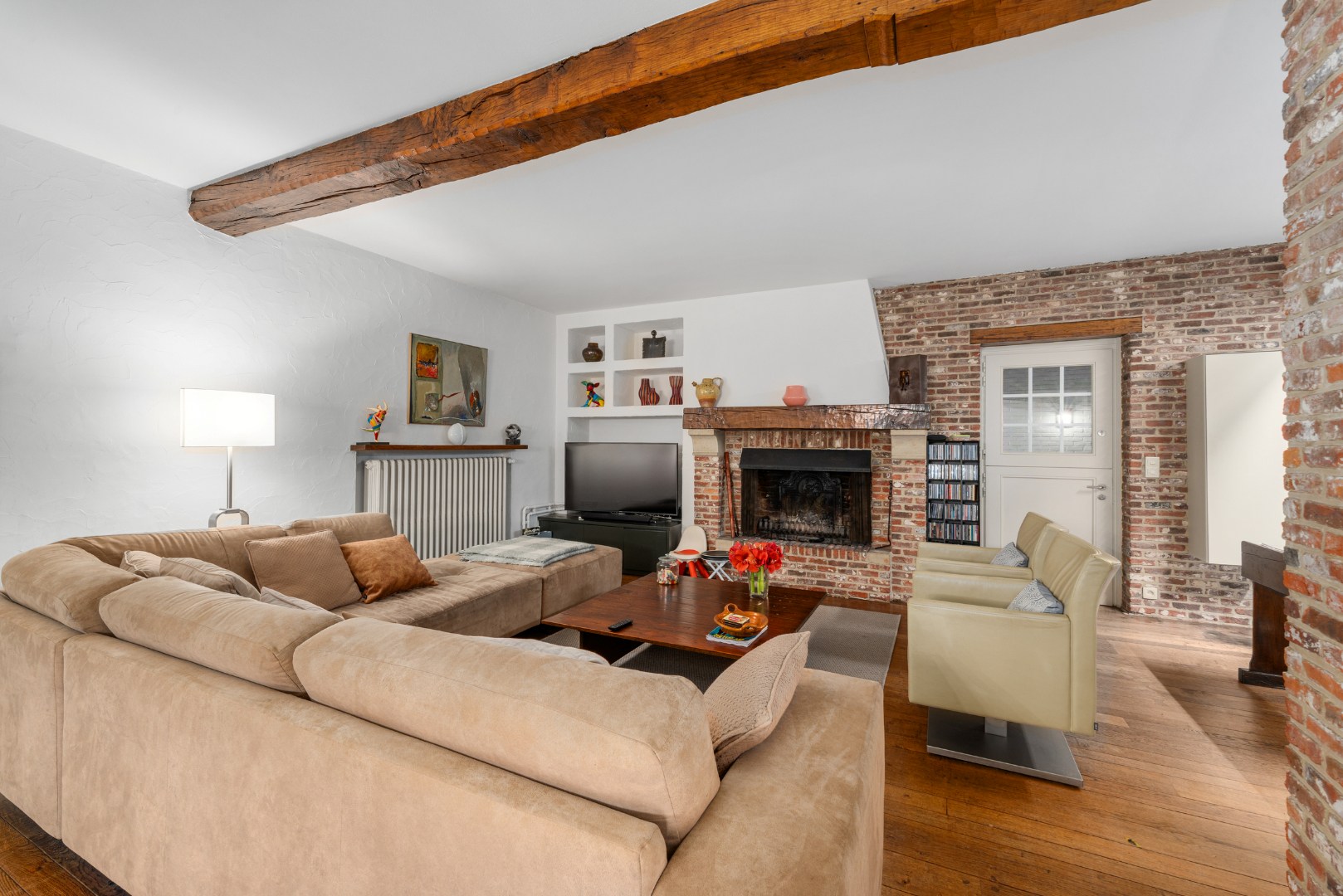 Unieke woning met handelsruimte, kantoor, 7 slpks & 200 m² atelier/magazijn – ideaal voor vrije beroepers - foto 1